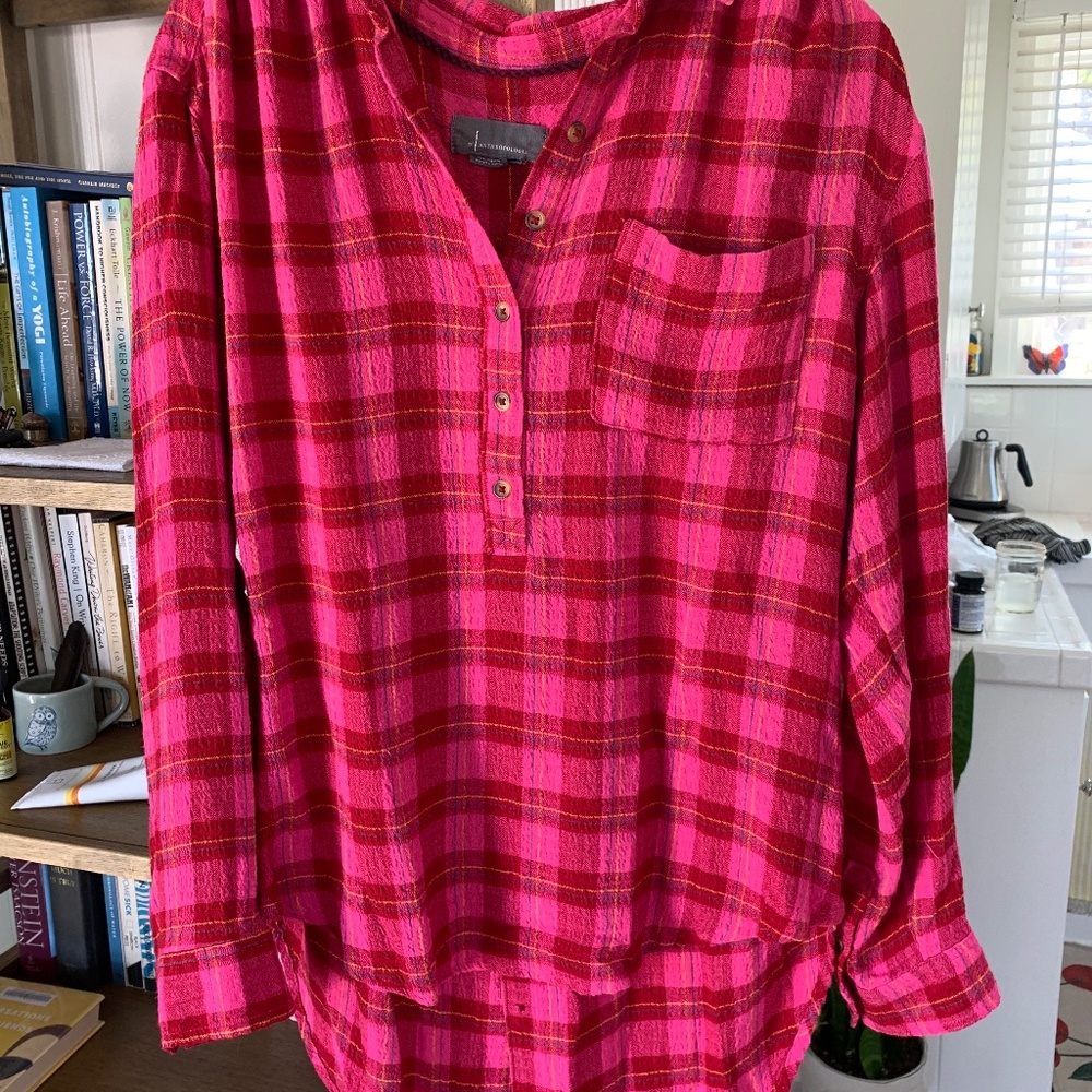 Isadora Button-Back Tunic Shirt